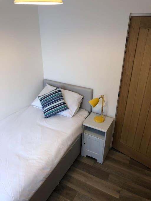 Coastal Bungalow, Sleeps 5 And Ideal For Walkers Amlwch Exterior photo
